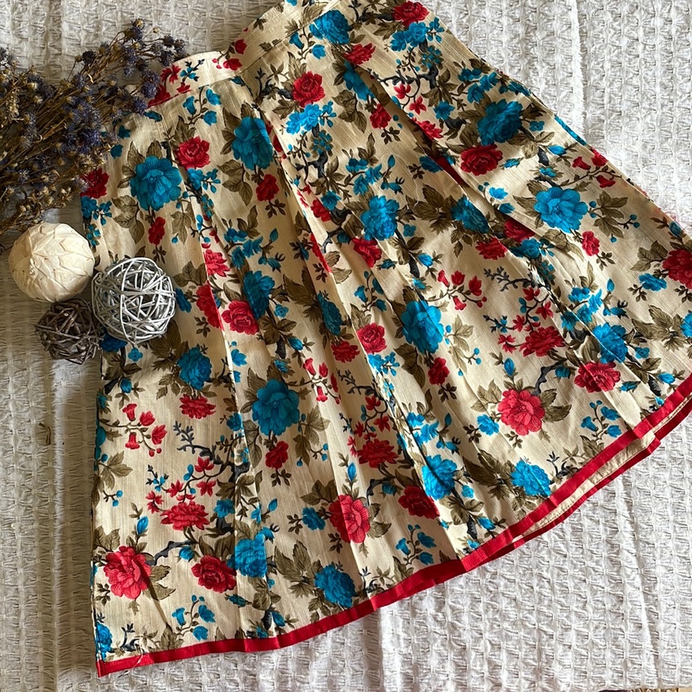 Floral skirt with pleats - knee length - Picture 1 of 4